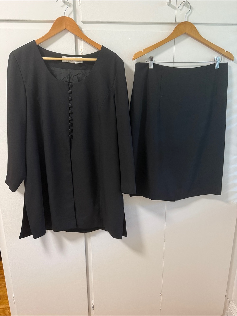 EUC Liz Claiborne Dresses suit (jacket and skirt)